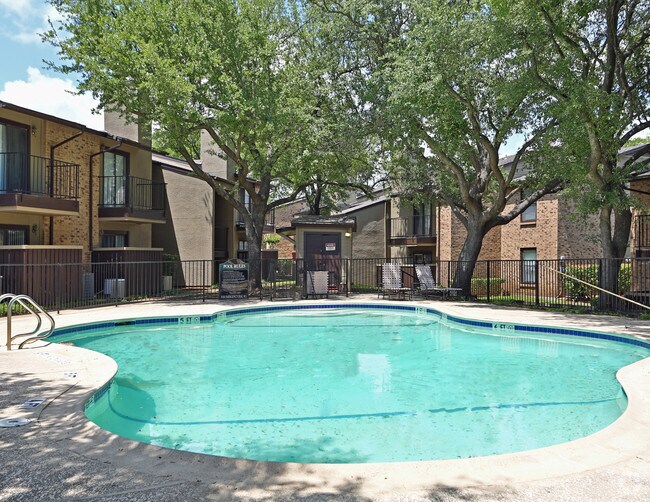Wooded Creek Apartments in Desoto, TX
