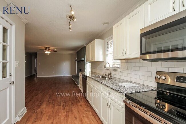 Foto del edificio - Spring into Savings: 50% off your first mo...