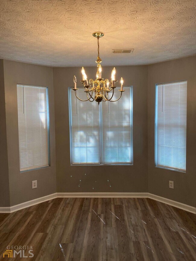 Foto del edificio - 5760 Strathmoor Manor Cir