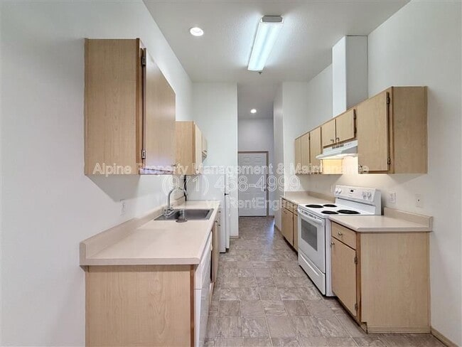 Building Photo - 10020 SW 125th Ave