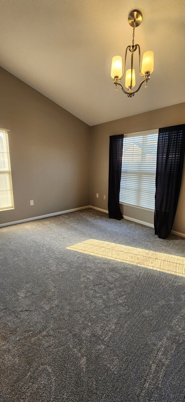 Building Photo - 5637 Crystal Falls St