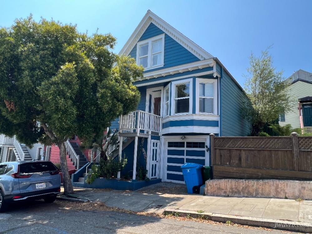 Primary Photo - 172 Gates St
