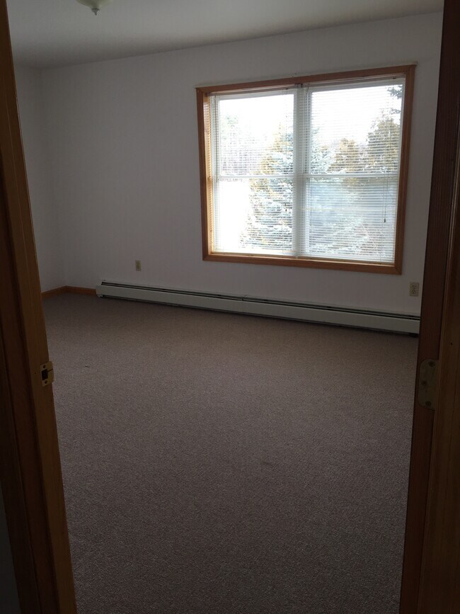 Building Photo - 10 Lyon Ln