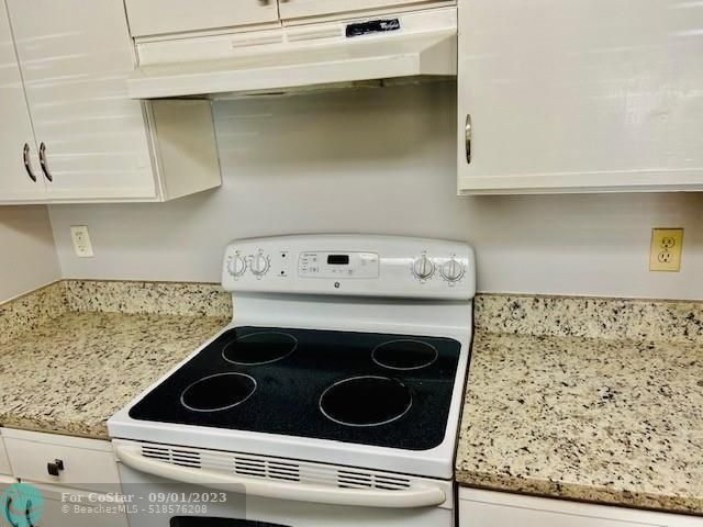 Building Photo - 9733 Westview Dr