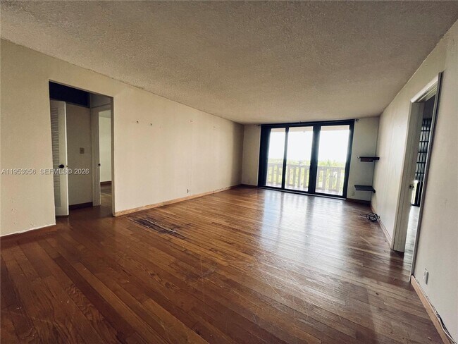 Building Photo - 1111 Crandon Blvd