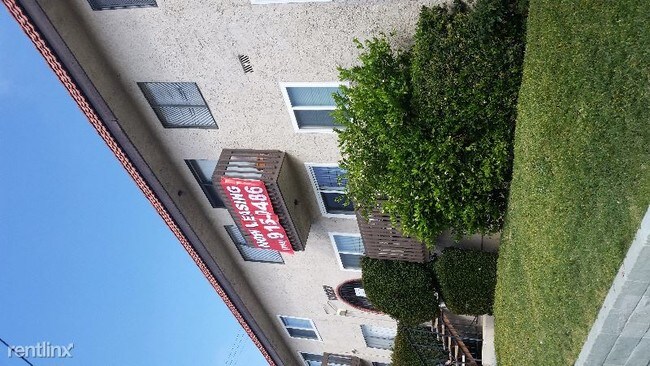 Foto del edificio - 13227 Vanowen St