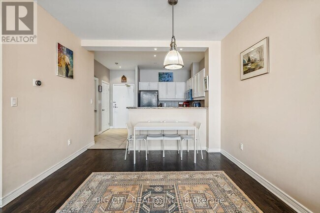 Building Photo - 1-401 Leaside Park Dr