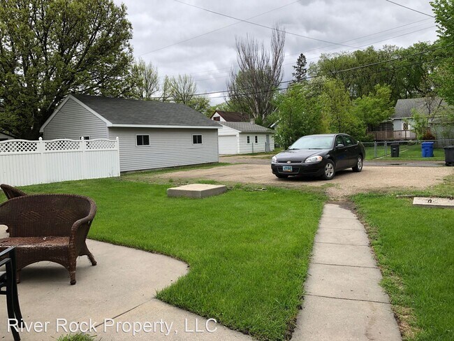 Building Photo - 3 br, 1 bath House - 1537 University Drive...