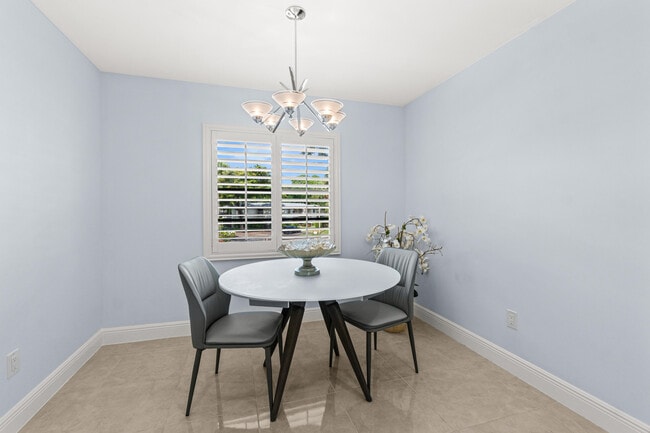 Foto del edificio - 5 Westgate Ln