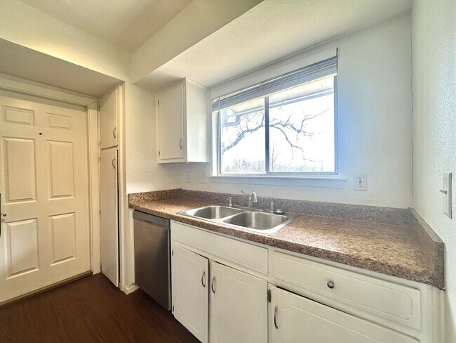 Foto del edificio - 4807 Copperbend Blvd