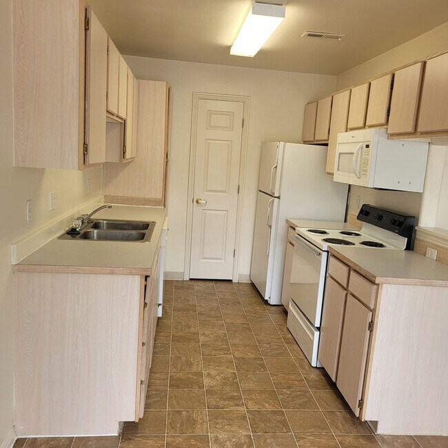 Foto del edificio - 451 N 7th E