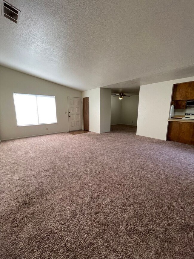 612616 W Yosemite Ave, Merced, CA 95348 Townhome Rentals in Merced