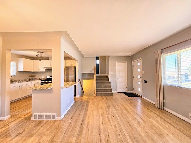 Foto del edificio - "Charming 3-Bedroom Denver Home with Moder...