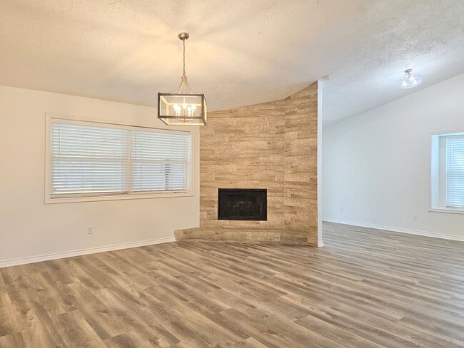 Building Photo - 10615 Heatherford Dr