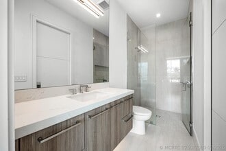 Building Photo - 326 NE Wavecrest Way