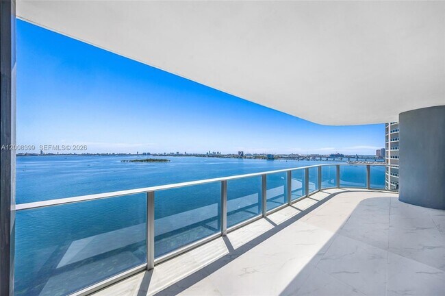 Building Photo - 700 NE 24th St