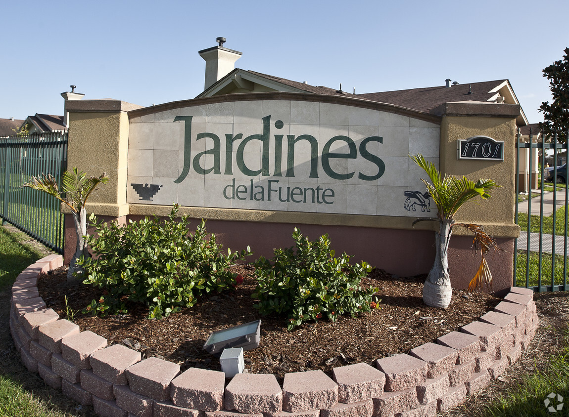 Primary Photo - Jardines De La Fuente