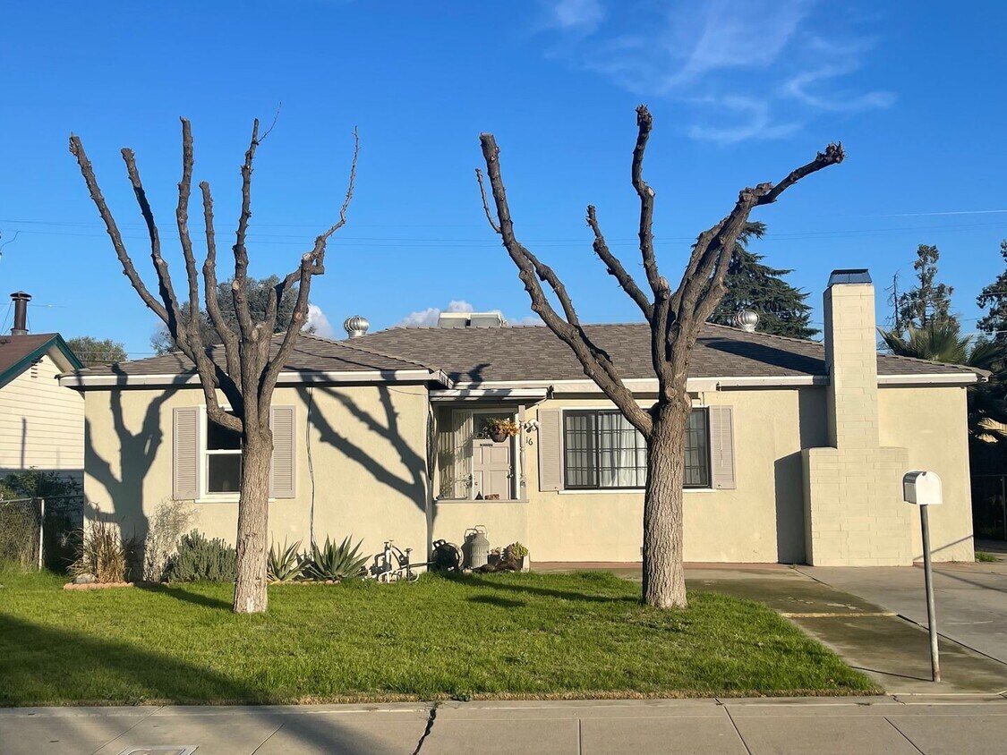 Foto principal - Nice home for rent in Visalia with a pool
