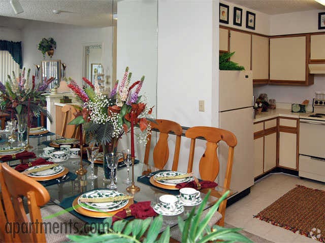 Dining Room - Timber Chase at Sarasota Bay