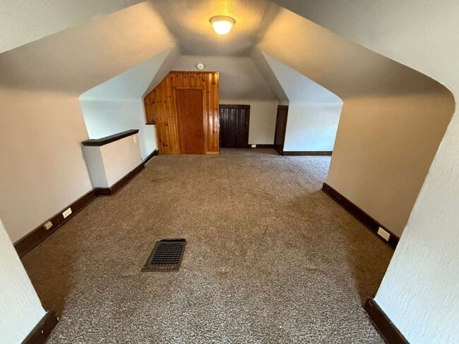 Foto del edificio - 4 BED 1 BATH SINGLE FAMILY HOME IN CLEVELAND!