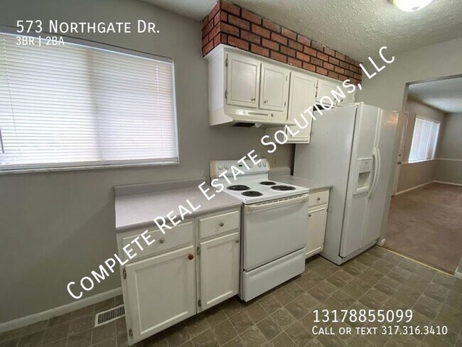 Building Photo - Now Showing this 3 BR, 1 1/2 BA home locat...