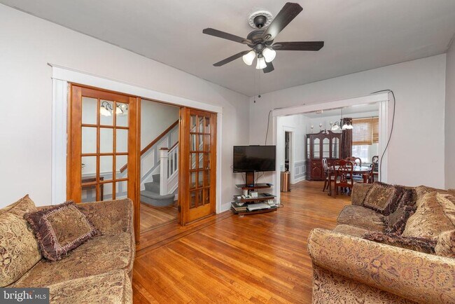 Building Photo - 4705 Amberley Ave