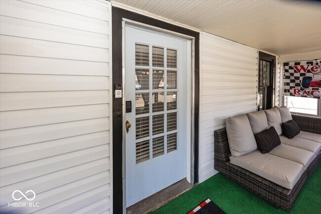 Foto del edificio - 6140 Winthrop Ave