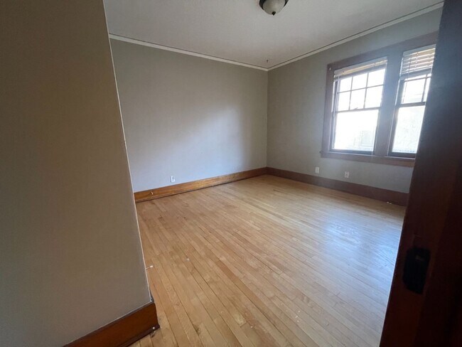 Building Photo - 2871-2873 N Sherman Blvd -Duplex