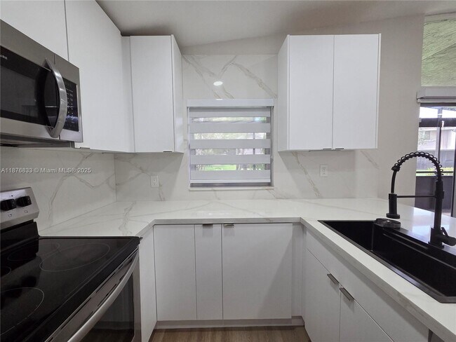 Foto del edificio - 15798 Woodgate Ct