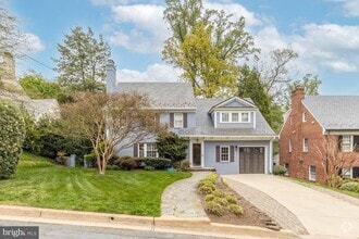 Building Photo - 3209 Thornapple St