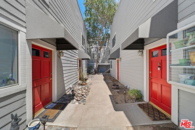 Building Photo - 4308 Alcove Ave
