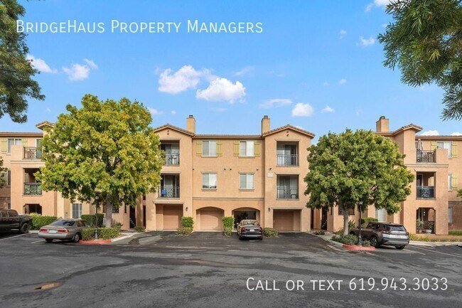 Building Photo - Luxurious living in this stunning 3-bedroo...