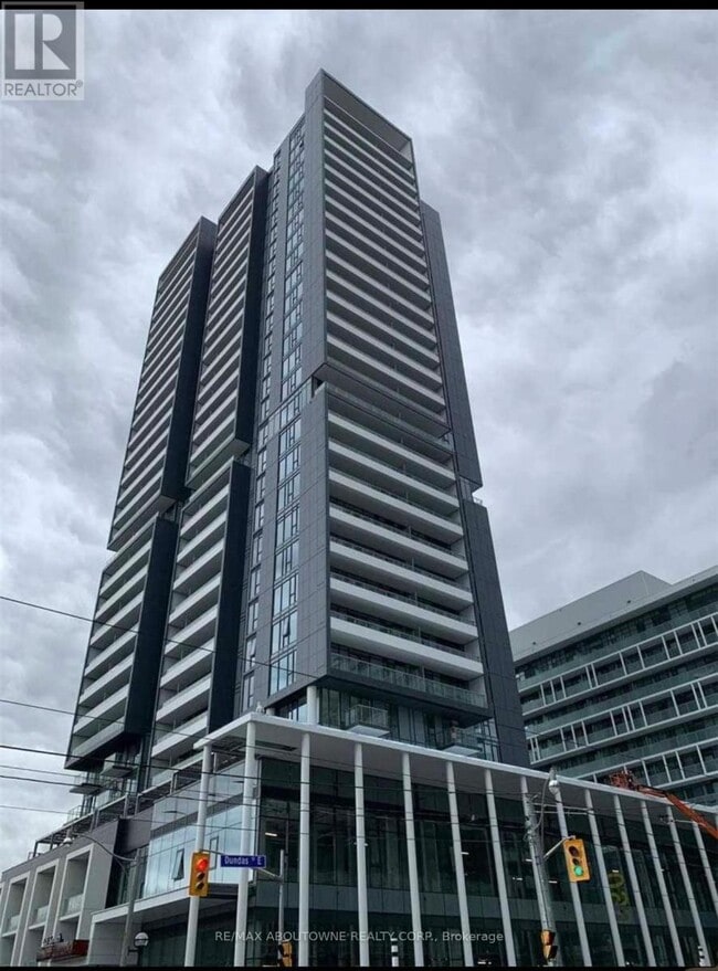 Building Photo - 225 Sumach St