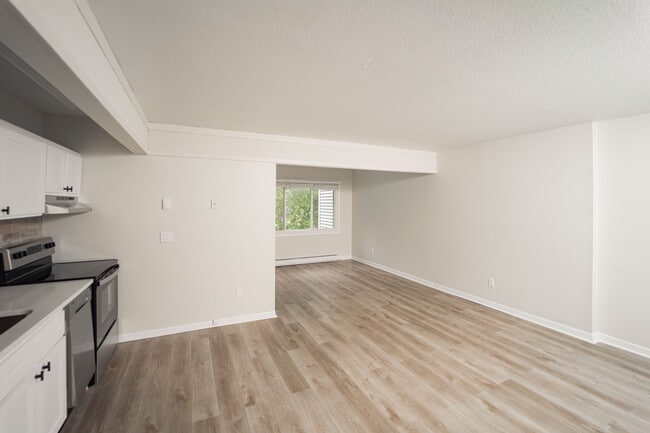 Building Photo - Woodbury Knoll