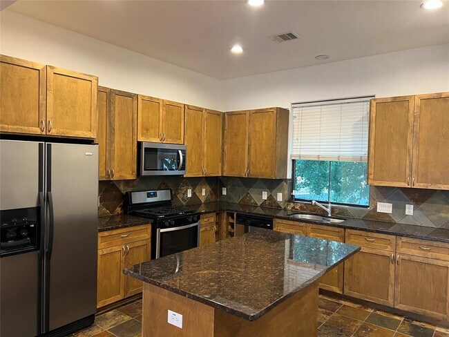 Foto del edificio - 2032 Tuam St