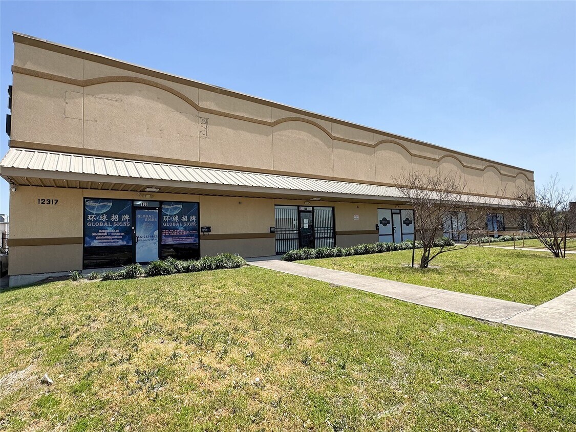 Foto principal - 12317 Bellaire Blvd