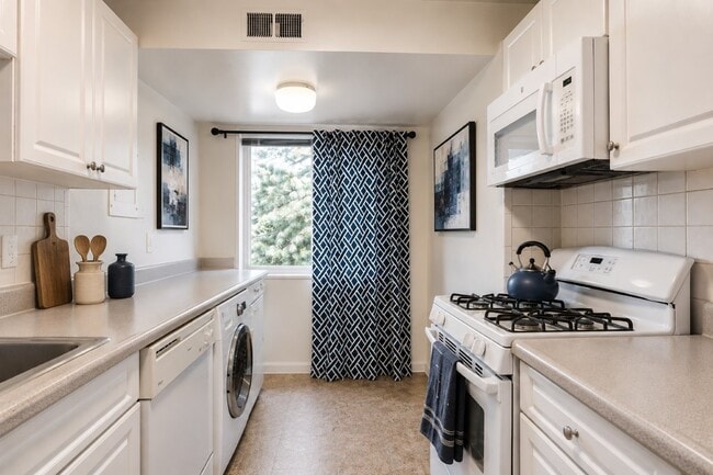 Building Photo - Stoneridge at Mark Center Apartment Homes