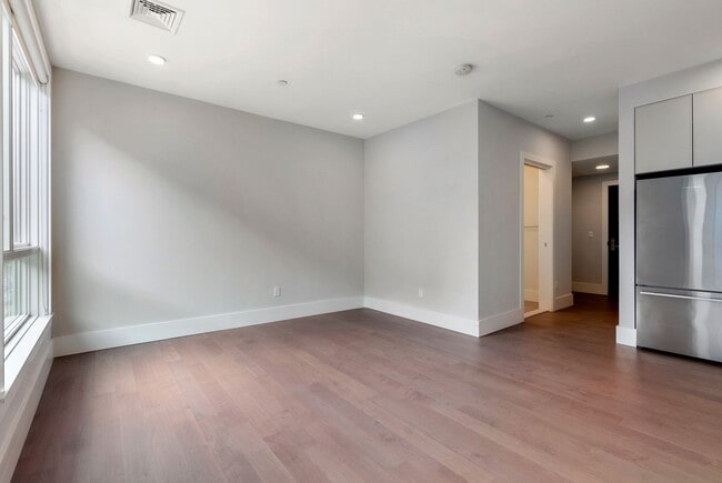 Building Photo - Jamaica Plain 2 bedroom 2 bath in elevator...
