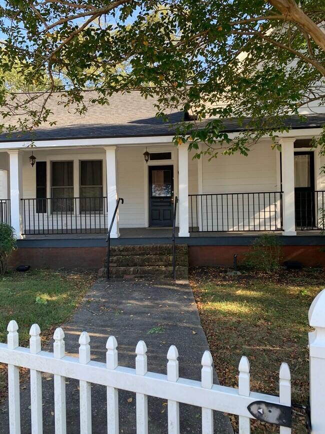 Building Photo - 109 Church St