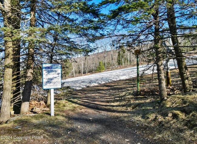 Foto del edificio - 79 Cross Country Ln