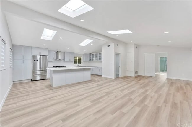 Building Photo - 1650 Tustin Ave