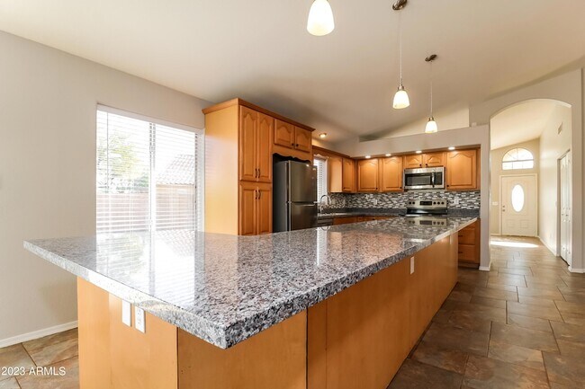 Foto del edificio - 2722 N 122nd Ave