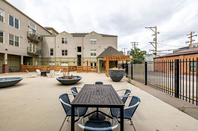 Foto del edificio - 837 E 17th Ave