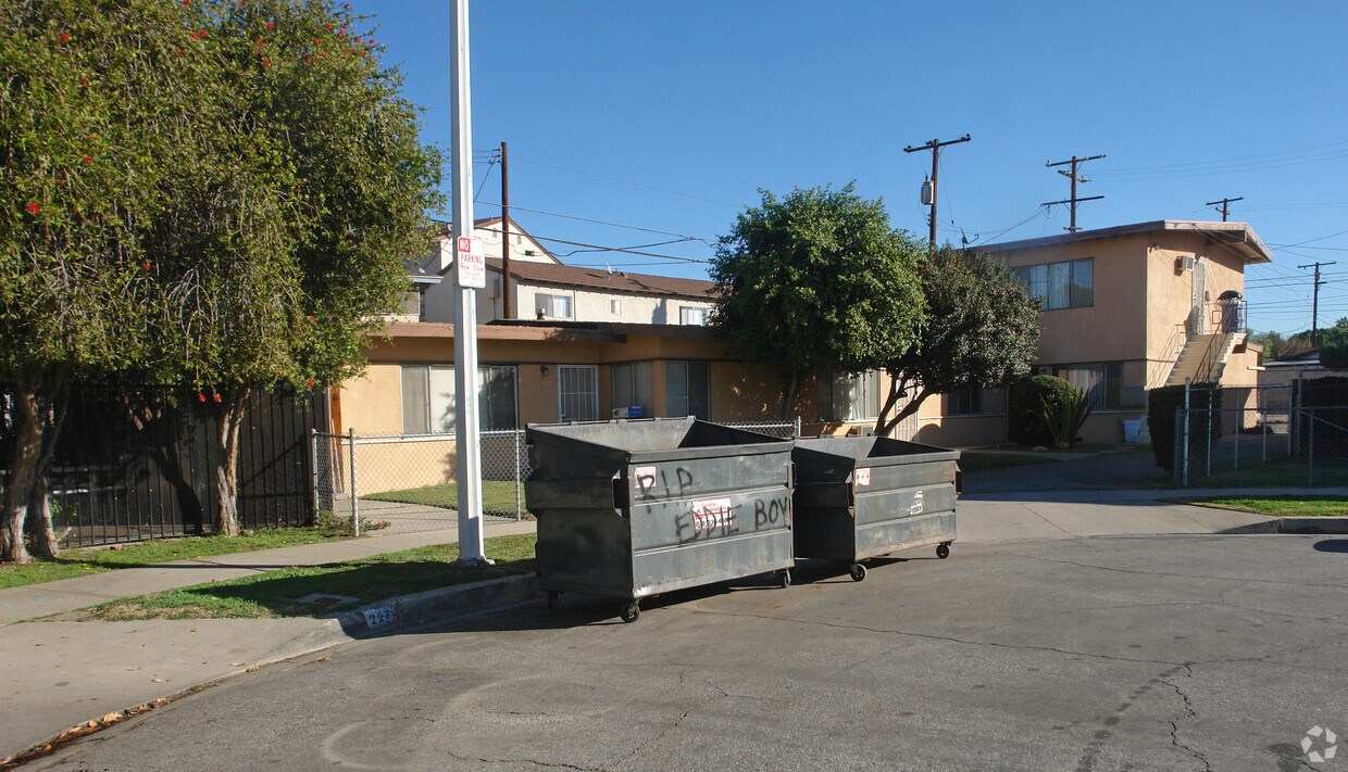 Building Photo - 224 Vecino Dr