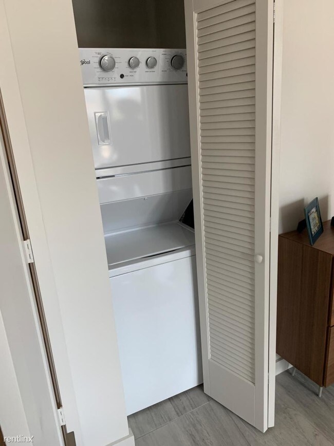 Foto del edificio - Studio, 1 bath  - 708 NE 1st Ave