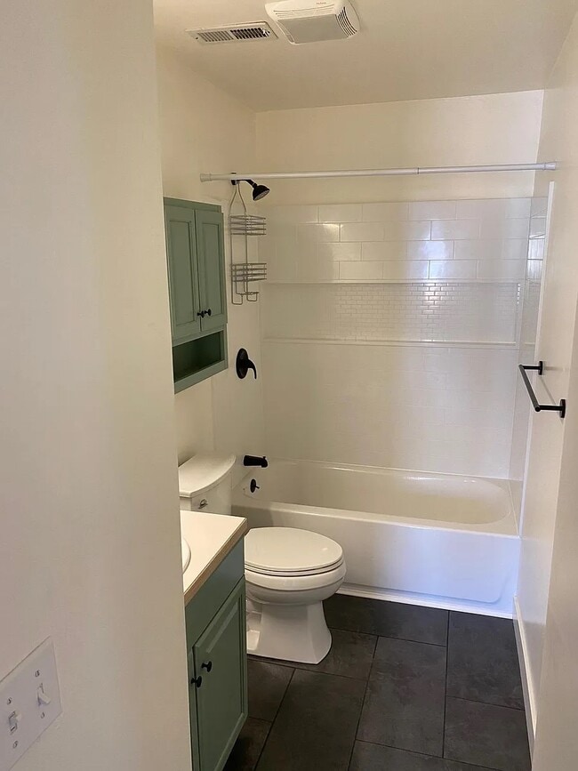 Foto del edificio - Riverbend Fourplex