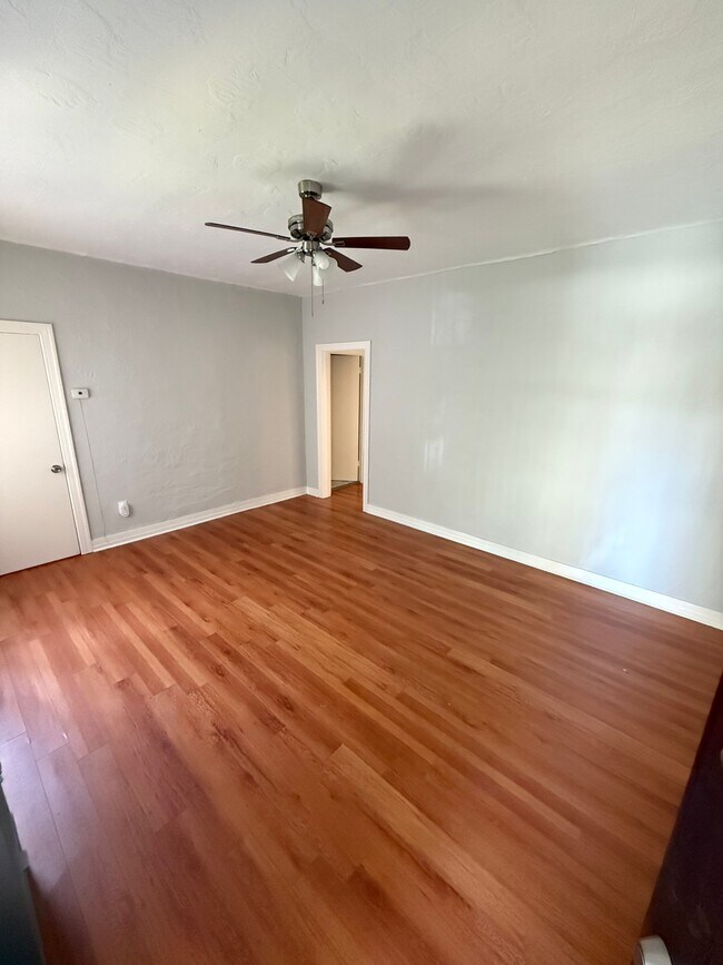 Foto del edificio - 1140 E Maple St