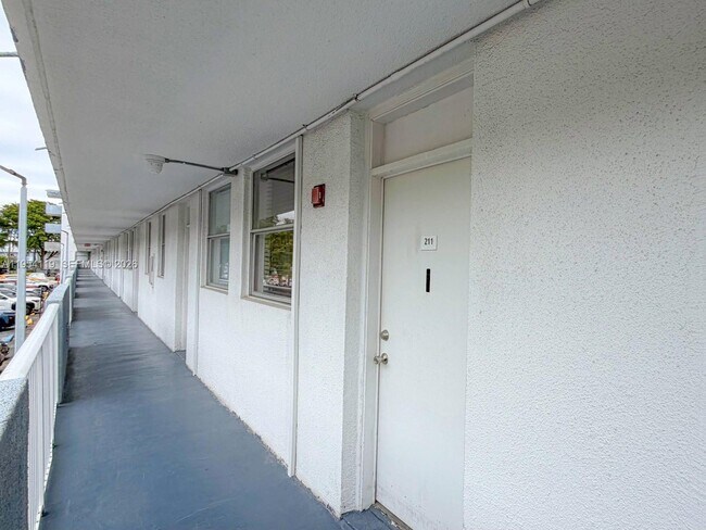 Foto del edificio - 1801 S Treasure Dr