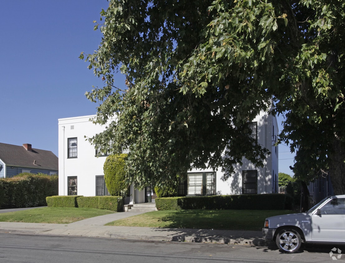 Building Photo - 412 Soledad St