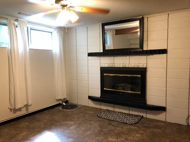 Fireplace - 2420 Buena Vista Dr